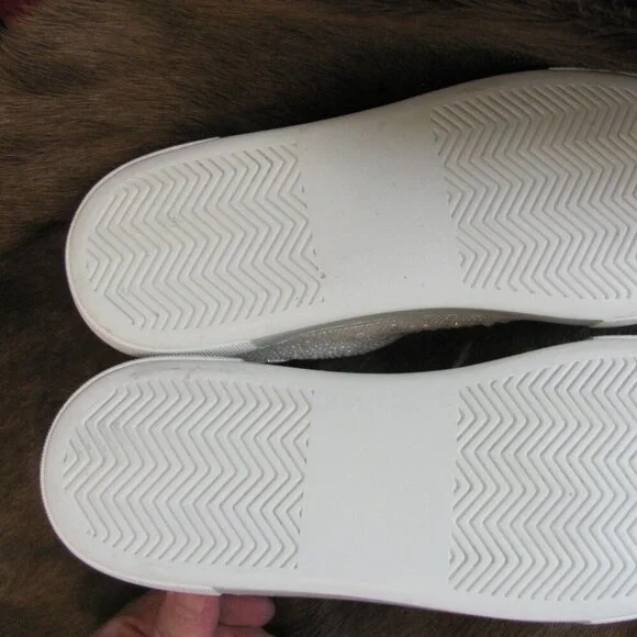 BETSEY JOHNSON BEADED SNEAKERS  NEW IN BOX (BOX NOT IN GOOD CONDITION)  SIZE 9.5 - Picture 14 of 16